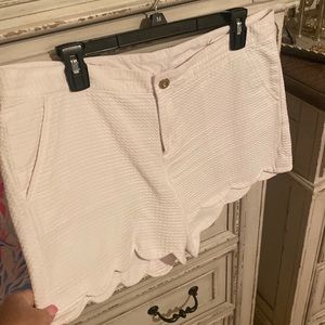 Size 12 Lilly Buttercup shorts in white! 💜💗 Perfect for all your Lilly tops!